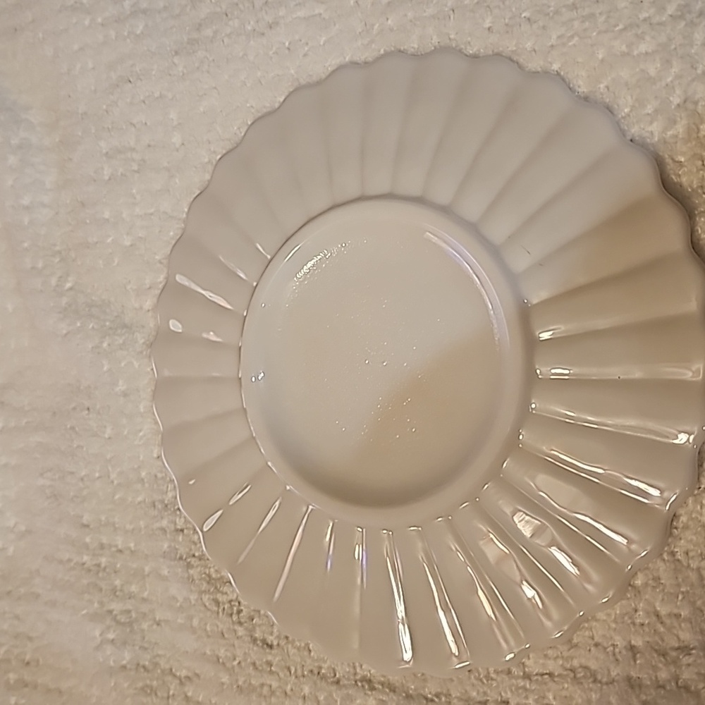 VINTAGE MILKGLASS - Picture 2 of 3